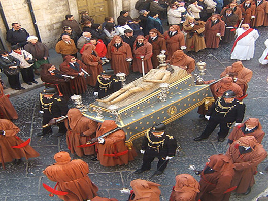 La Settimana Santa a  Molfetta entra nel vivo con la processione dei Cinque Misteri